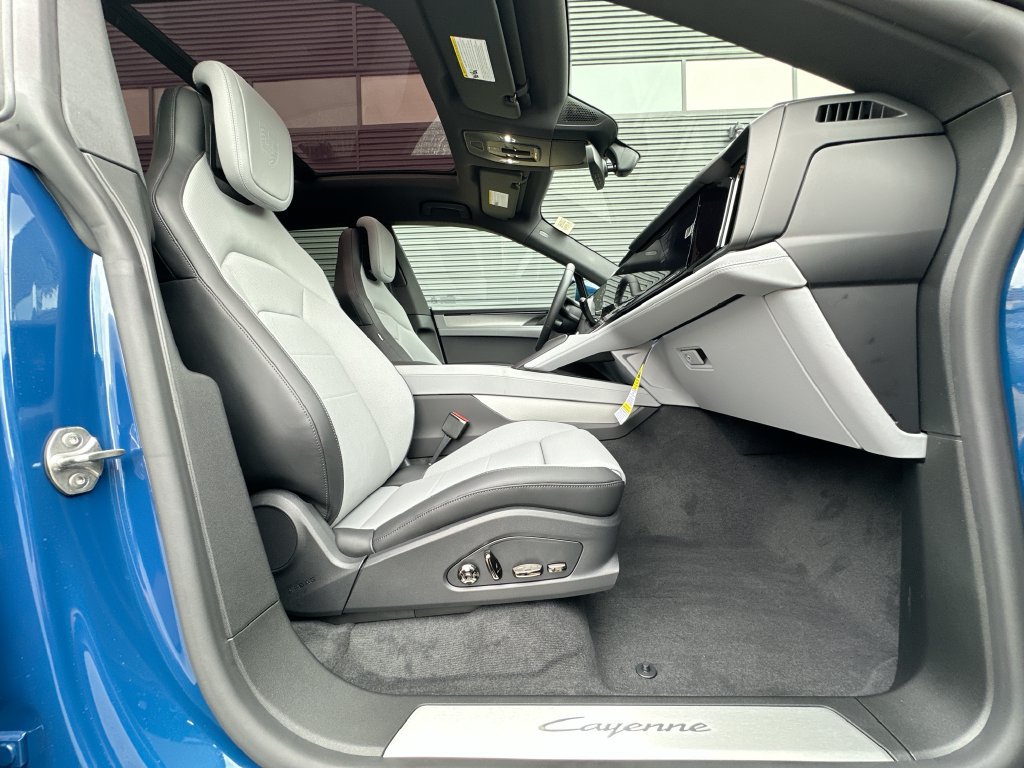 New 2026 Porsche Cayenne Electric AWD/4WD image 30