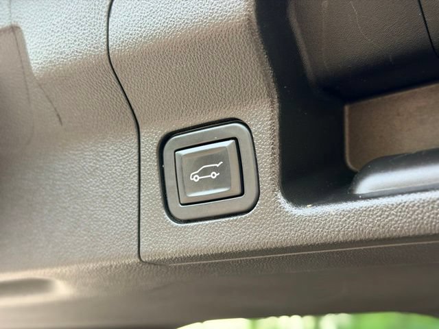 Used 2020 GMC Acadia SLE w/ Driver Convenience Package FWD image 28