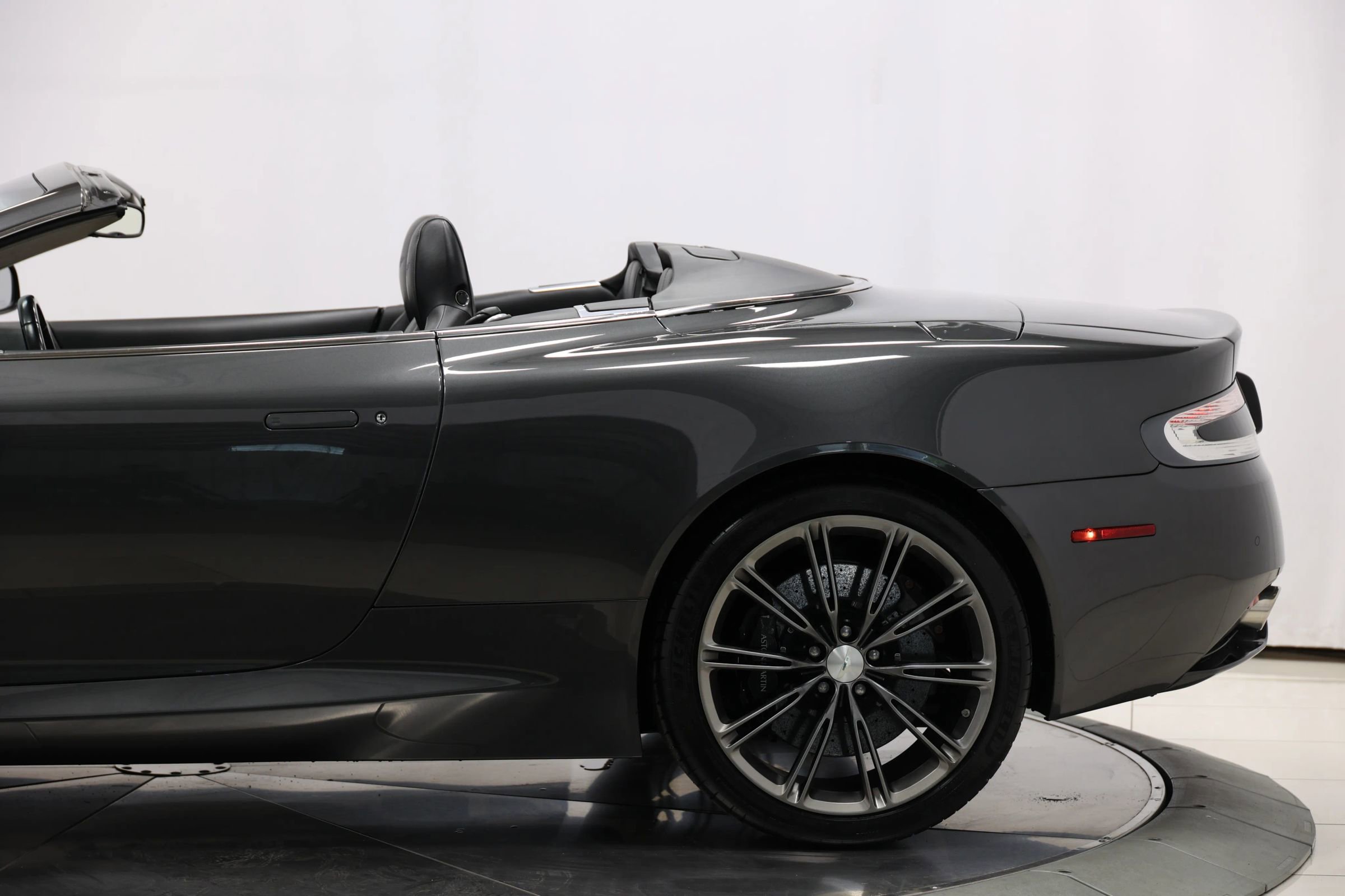 Used 2012 Aston Martin Virage Volante image 10