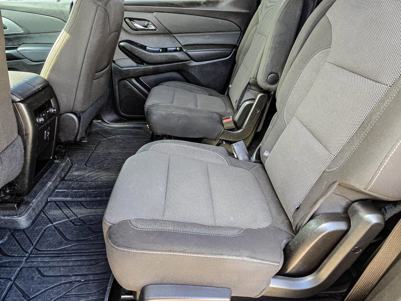 Certified 2023 Chevrolet Traverse LT w/ Rear Camera Mirror Package image 27