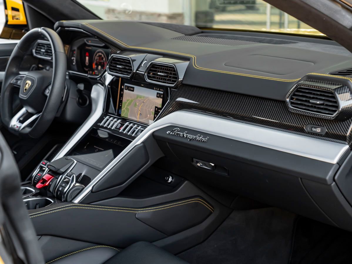 Used 2021 Lamborghini Urus AWD/4WD image 32