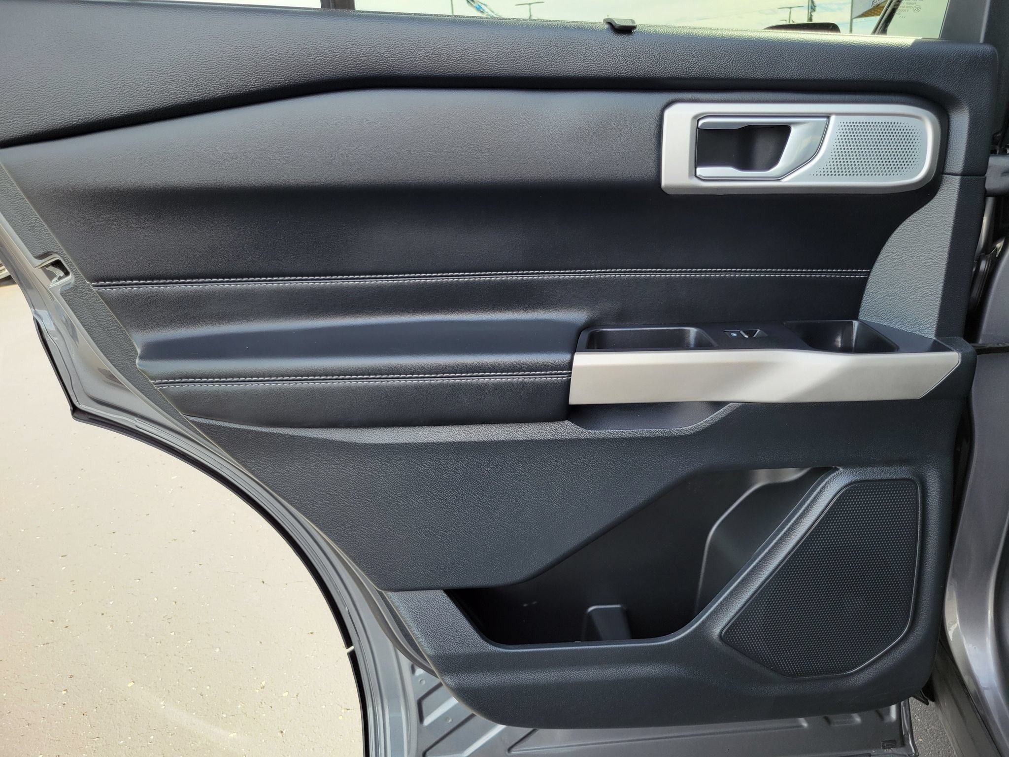 Certified 2023 Ford Explorer Limited w/ Limited Technology Package RWD image 24