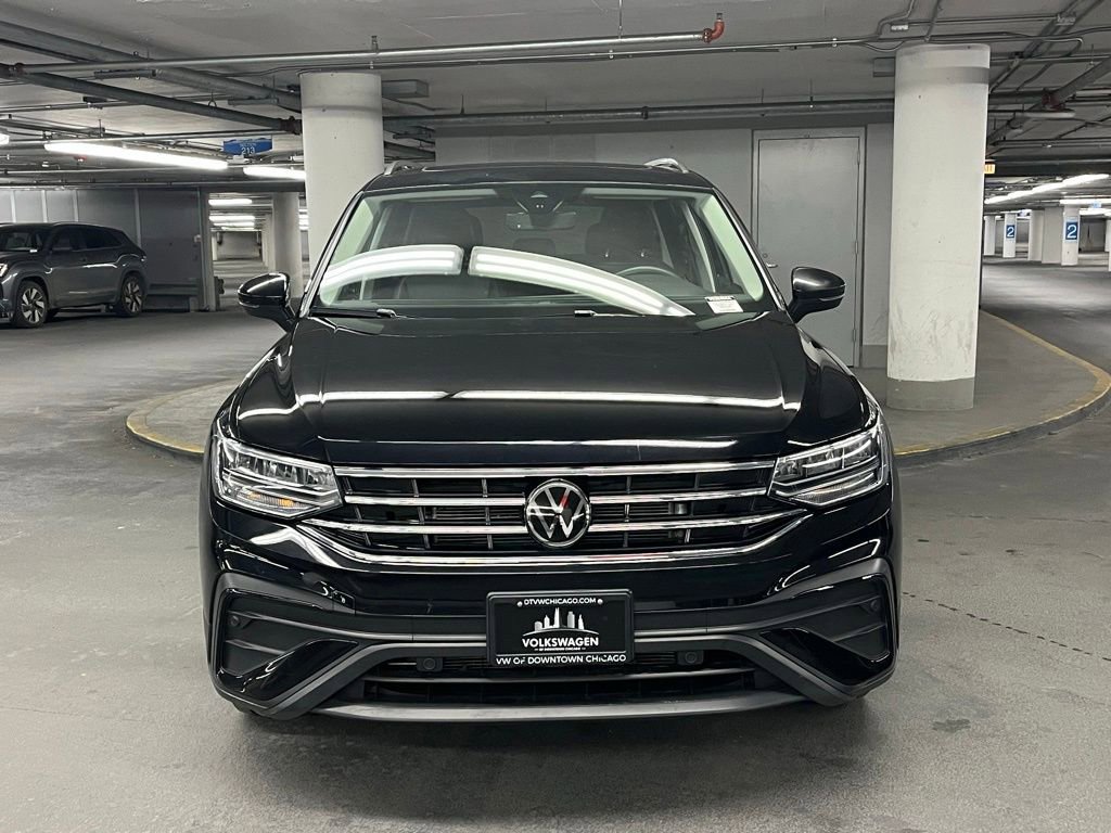 Used 2022 Volkswagen Tiguan SE w/ Panoramic Sunroof Package image 32