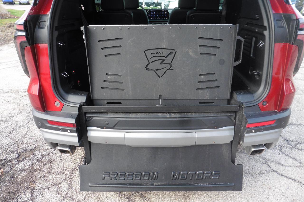 Used 2025 Chevrolet Traverse LT w/ Sun and Wheel Package image 6