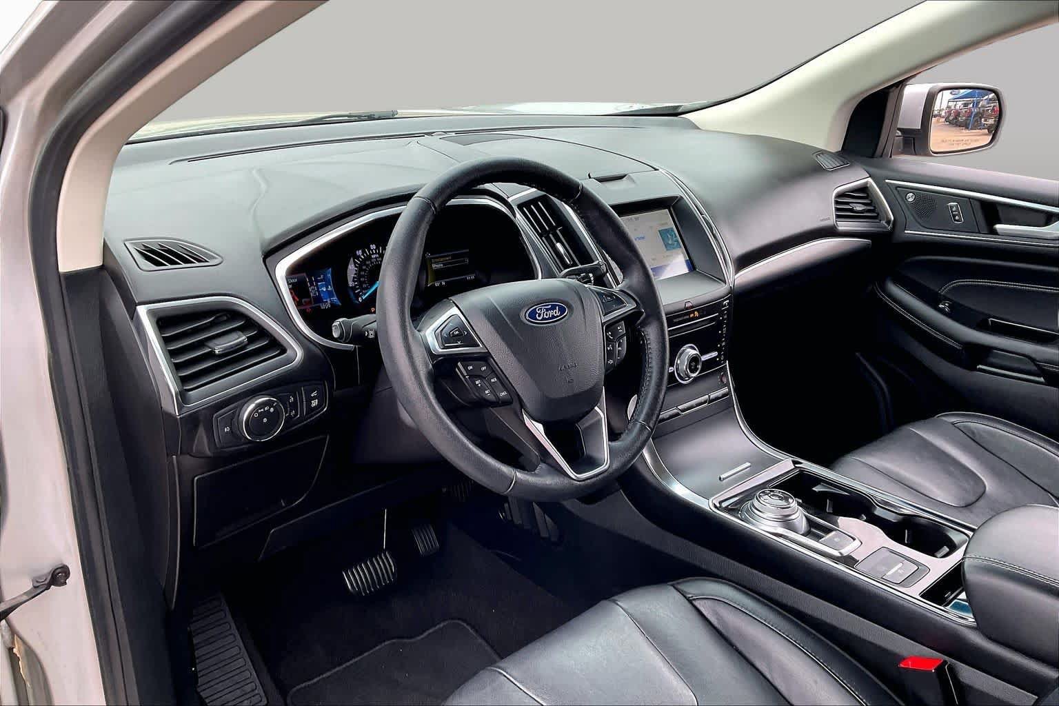 Used 2019 Ford Edge Titanium AWD/4WD image 17