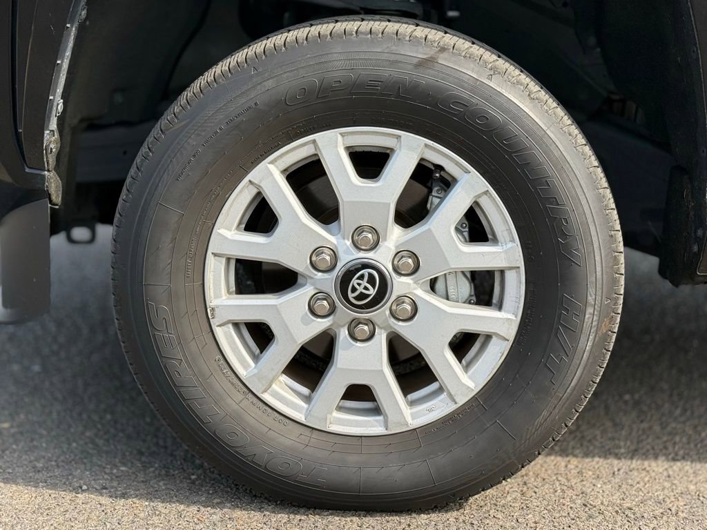 Used 2024 Toyota Tacoma SR5 AWD/4WD image 9