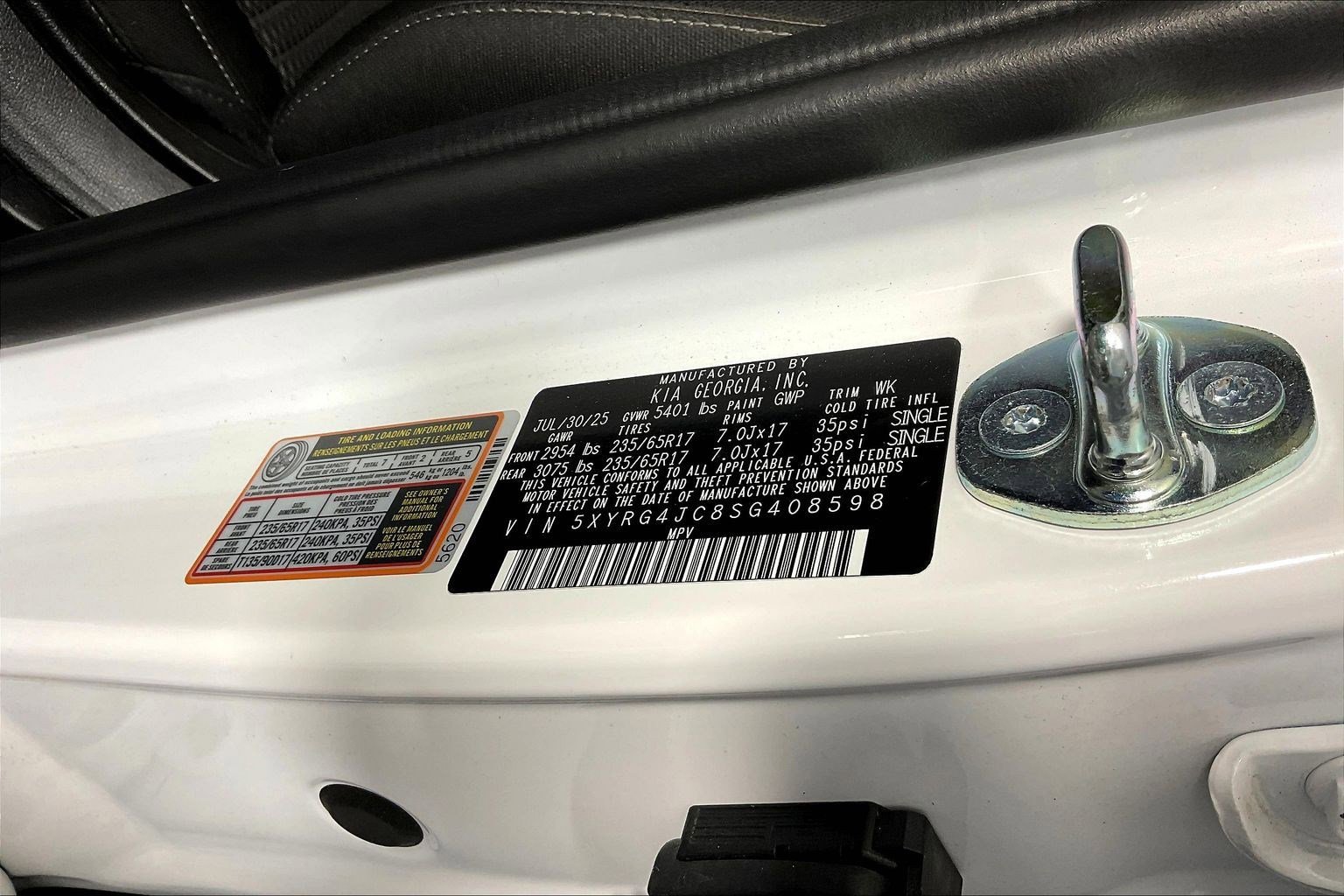 Certified 2025 Kia Sorento LX FWD image 19