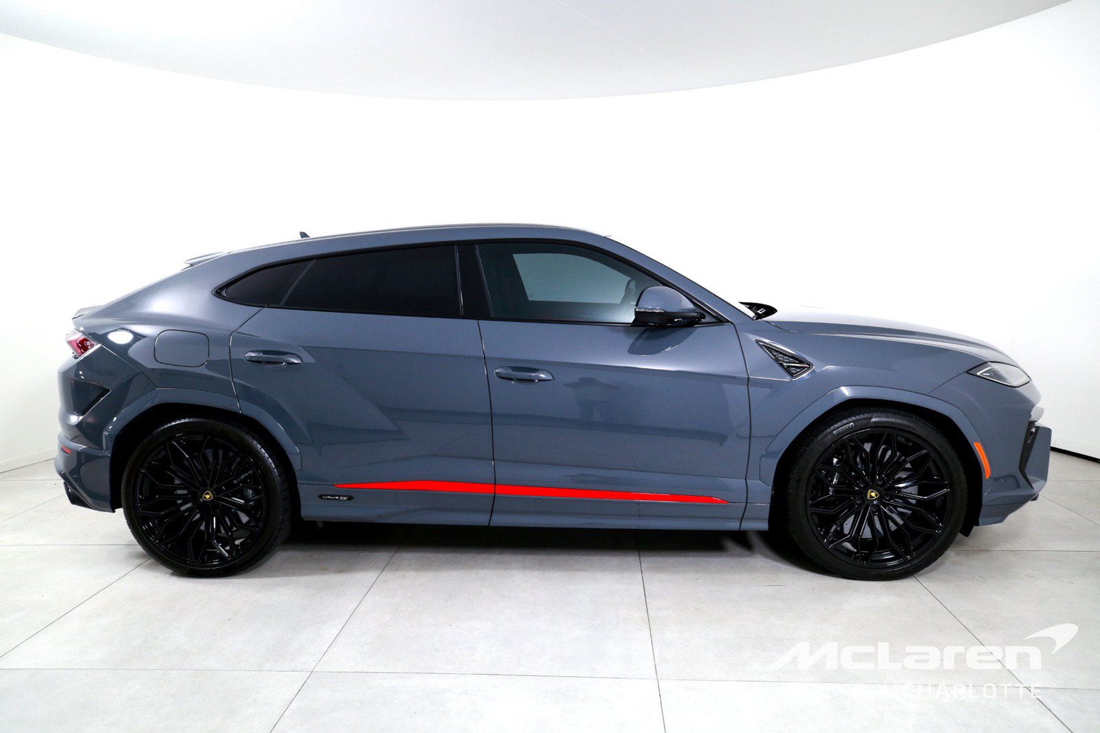 Used 2025 Lamborghini Urus SE AWD/4WD image 9