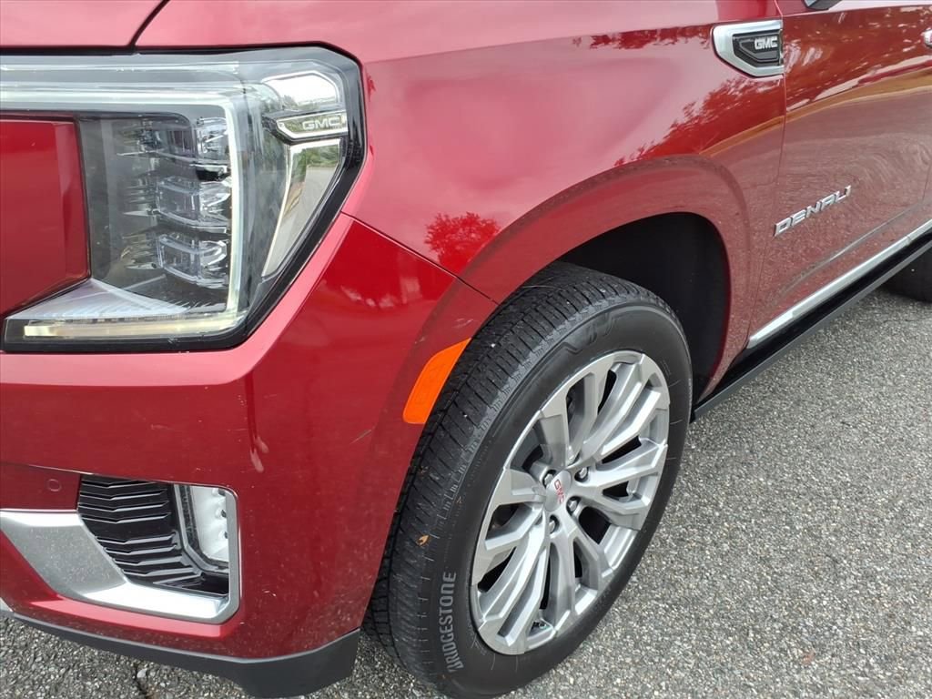 Used 2021 GMC Yukon Denali w/ Denali Premium Package image 11