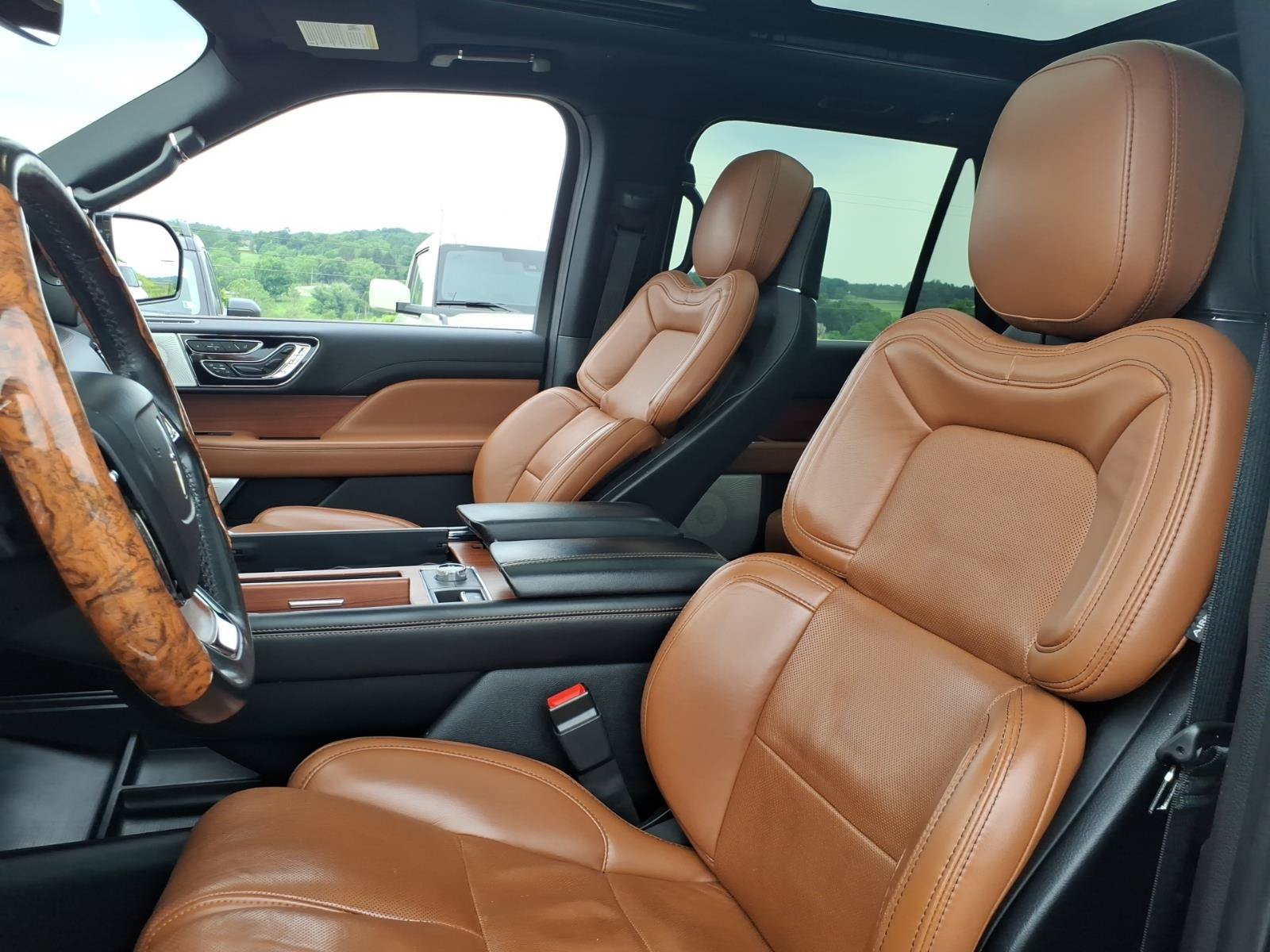 Used 2020 Lincoln Navigator Reserve w/ Luxury Package AWD/4WD image 8