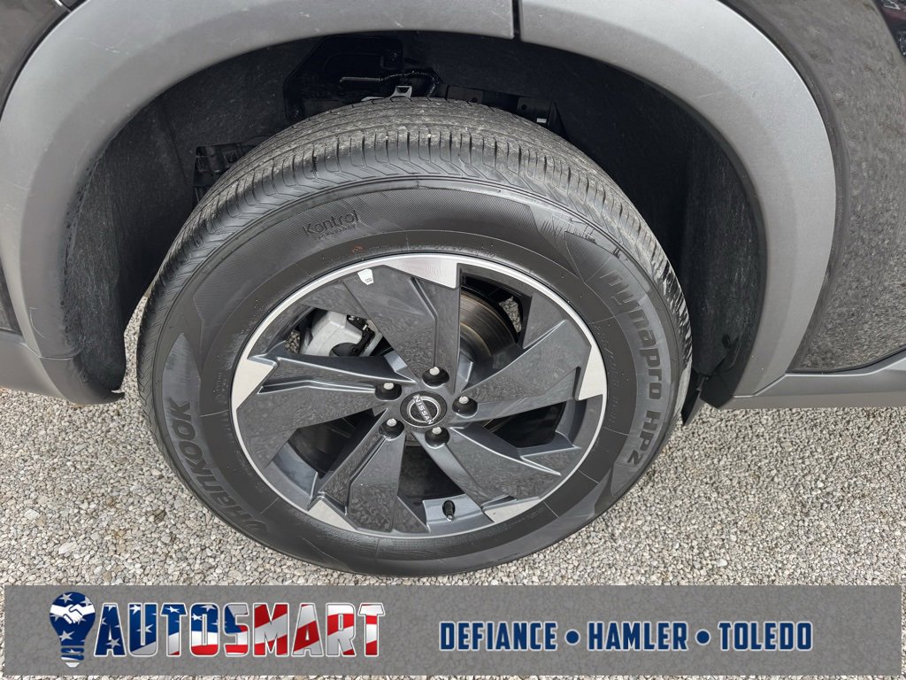 Used 2025 Nissan Rogue SV image 34