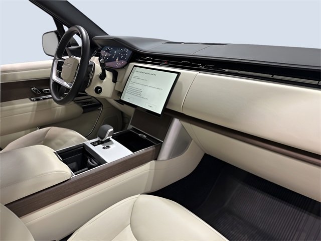 Used 2024 Land Rover Range Rover Long Wheelbase SE image 10