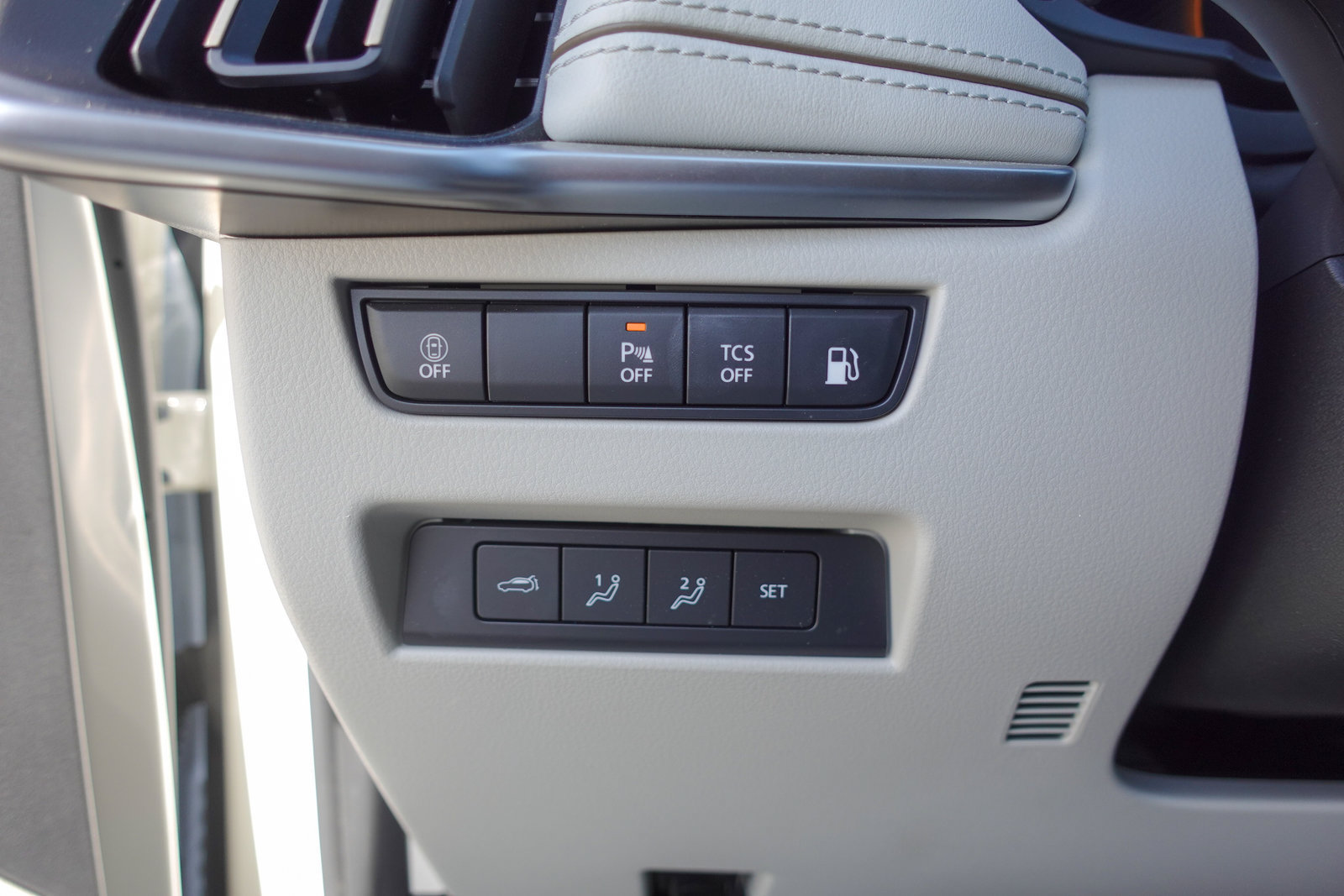 Certified 2024 MAZDA CX-90 Plug-In Hybrid w/ Premium Plus AWD/4WD image 18