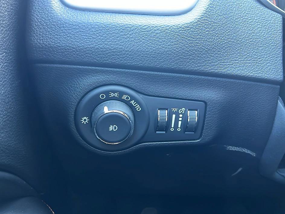 Used 2019 Jeep Compass Latitude w/ Cold Weather Group image 27
