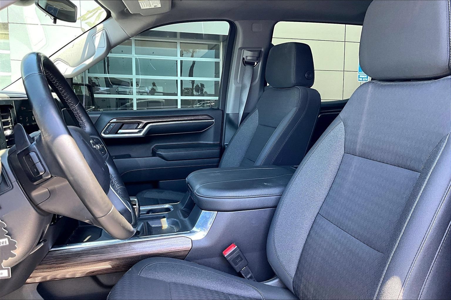 Used 2024 Chevrolet Silverado 1500 LT Trail Boss w/ Convenience Package II AWD/4WD image 3