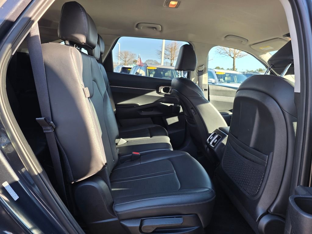 Used 2024 Kia Sorento S image 30
