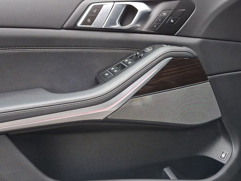 Used 2024 BMW X5 xDrive50e image 13
