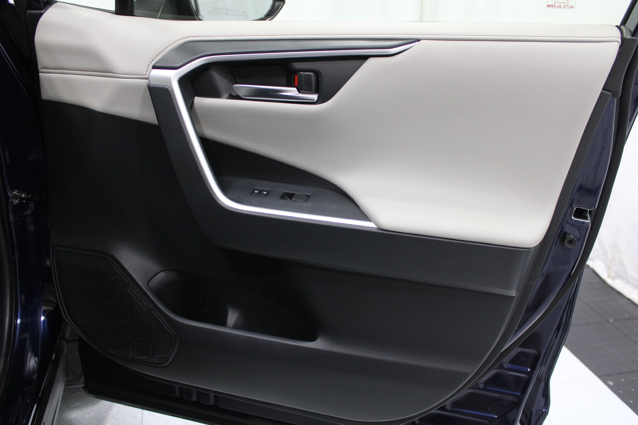 Used 2019 Toyota RAV4 Limited AWD/4WD image 25