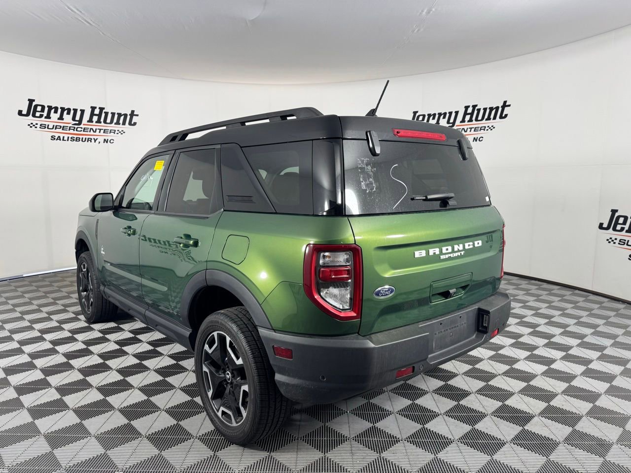Used 2024 Ford Bronco Sport Outer Banks w/ Tech Package AWD/4WD image 7