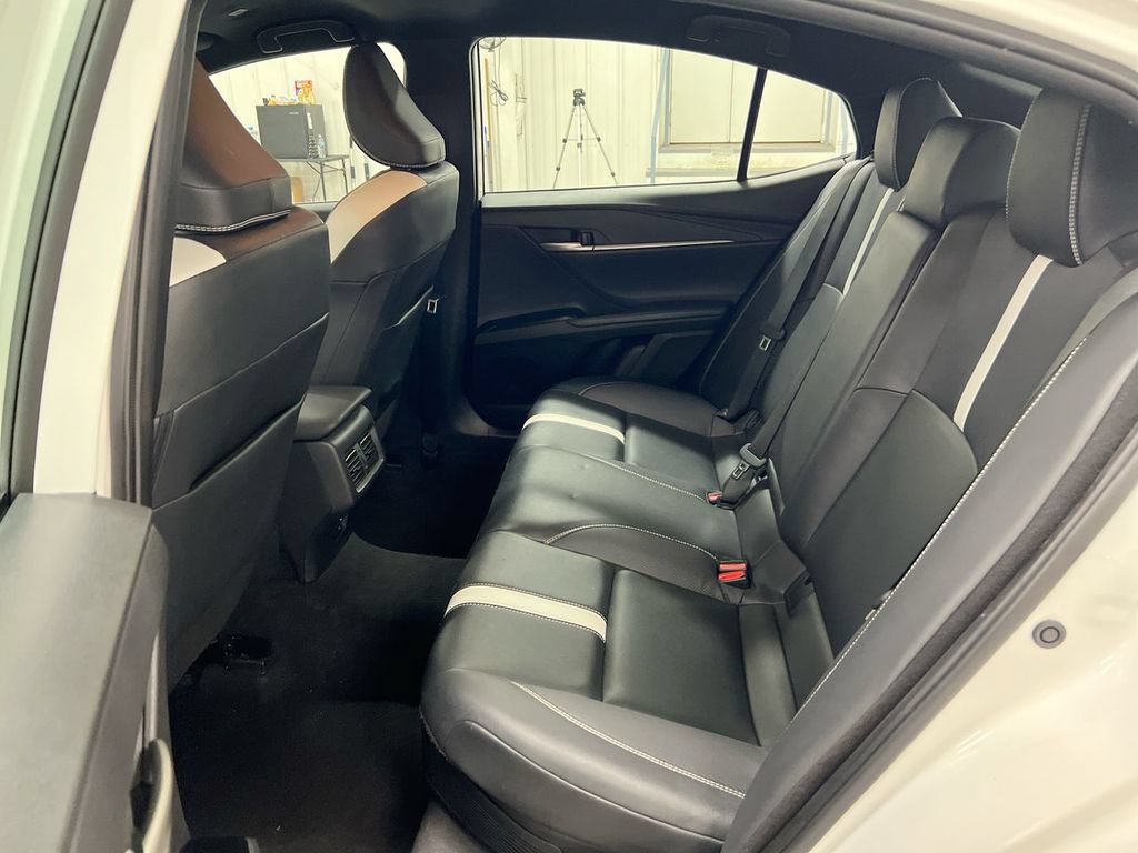 Used 2025 Toyota Camry SE FWD image 23