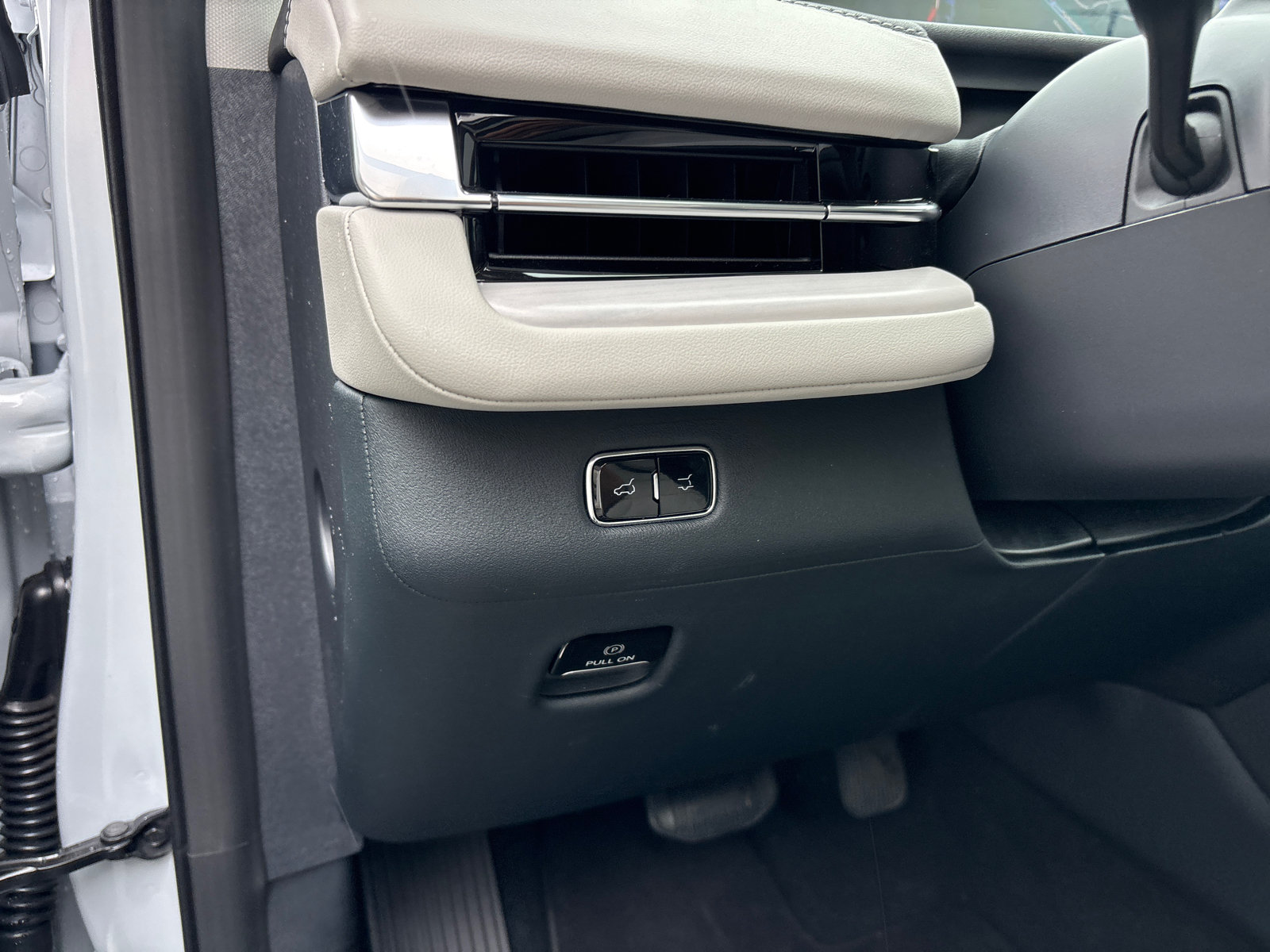 New 2026 Lincoln Navigator L Reserve AWD/4WD image 13