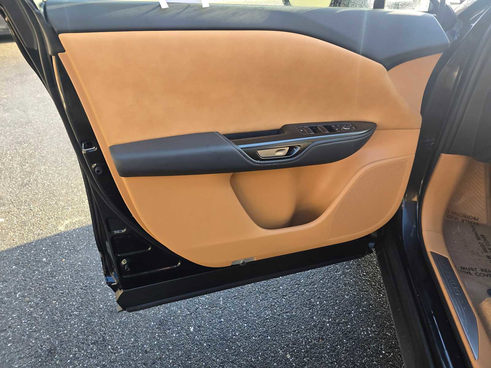 Used 2023 Lexus RZ 450e Premium image 24