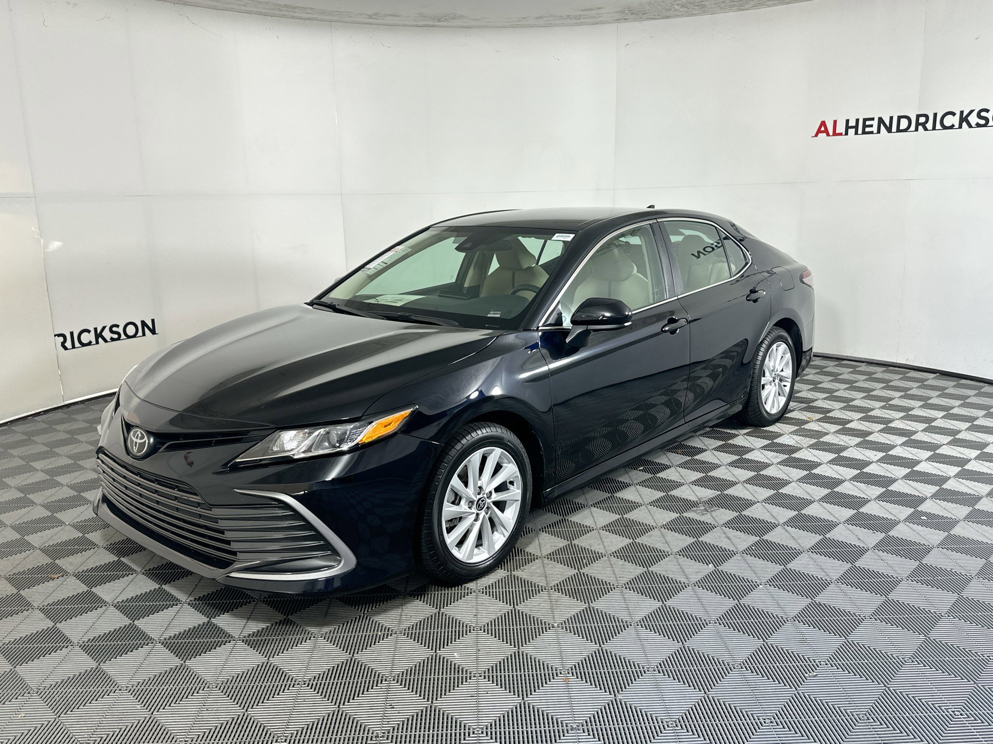 Used 2024 Toyota Camry LE image 7