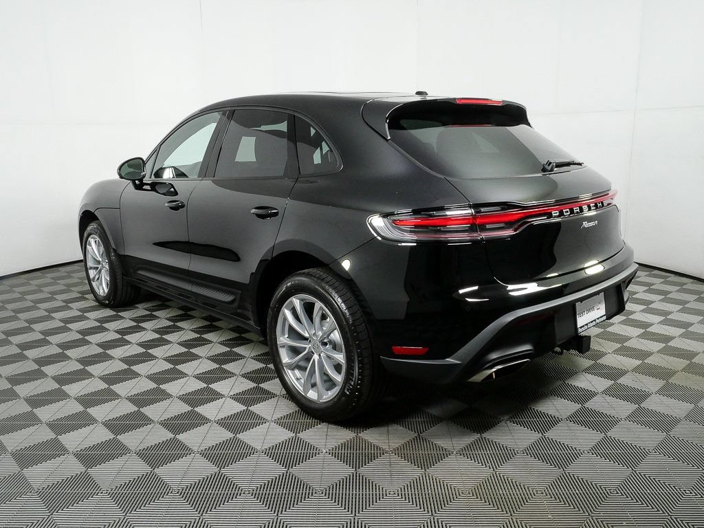 Certified 2026 Porsche Macan AWD/4WD image 3