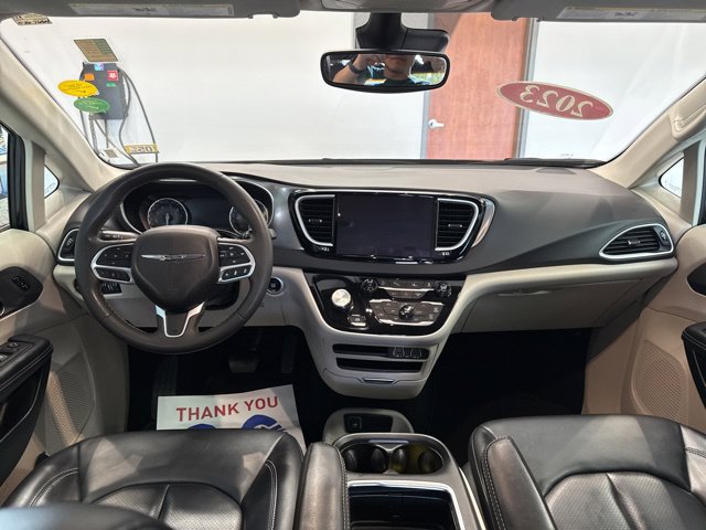 Used 2023 Chrysler Pacifica Touring-L FWD image 39