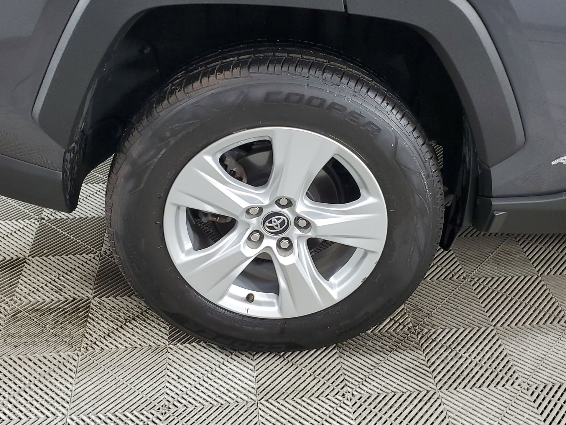 Used 2021 Toyota RAV4 XLE w/ Convenience Package image 13