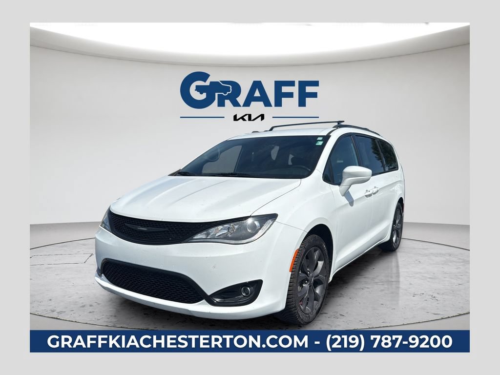 Used 2020 Chrysler Pacifica Touring-L w/ Premium Audio Group FWD image 1