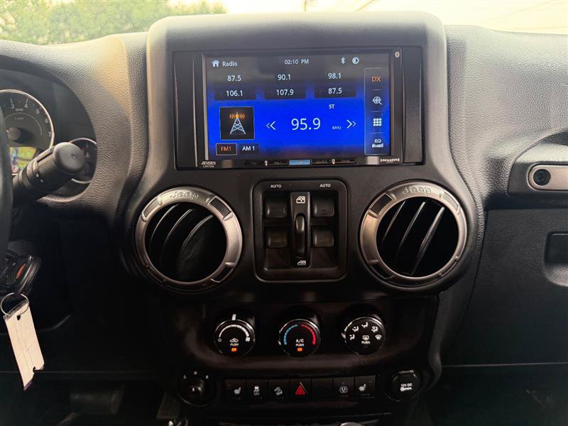 Used 2018 Jeep Wrangler Unlimited Sahara AWD/4WD image 24