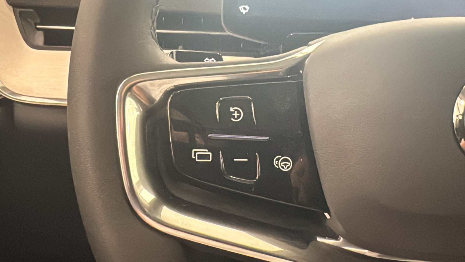 New 2026 Volvo EX90 Ultra AWD/4WD image 13