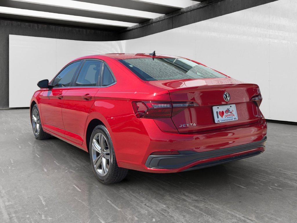 Used 2023 Volkswagen Jetta SE FWD image 3