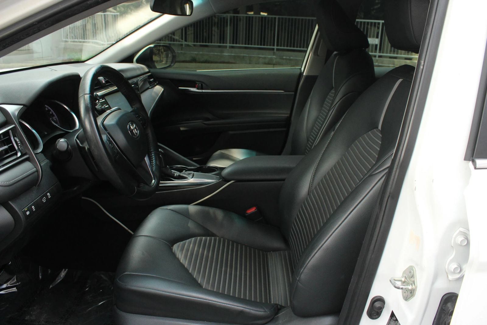 Used 2019 Toyota Camry SE FWD image 13
