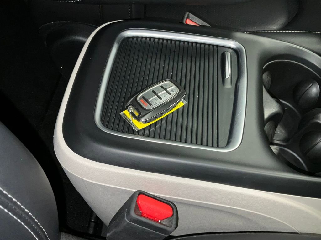 Used 2024 Chrysler Pacifica Touring-L image 16