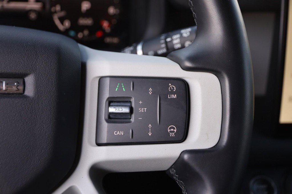 Used 2024 Land Rover Defender 110 SE image 15