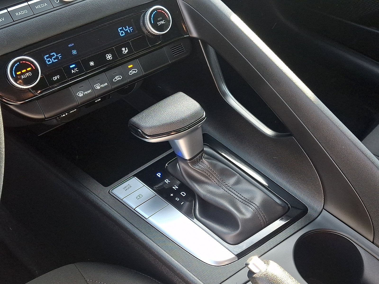 Used 2024 Hyundai Elantra SEL FWD image 14