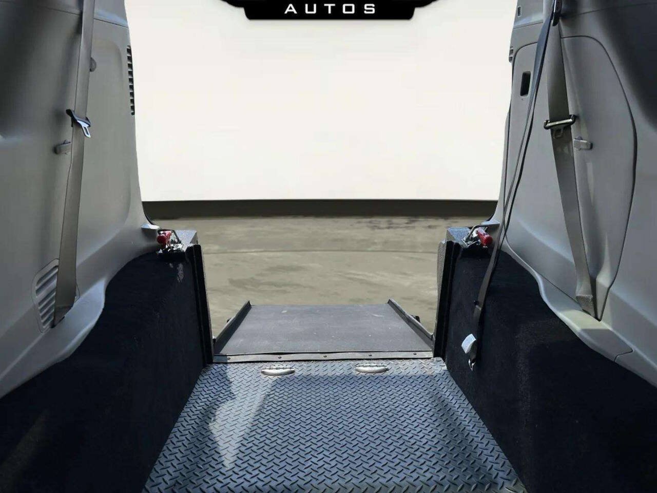 Used 2022 Chrysler Voyager LX FWD image 15