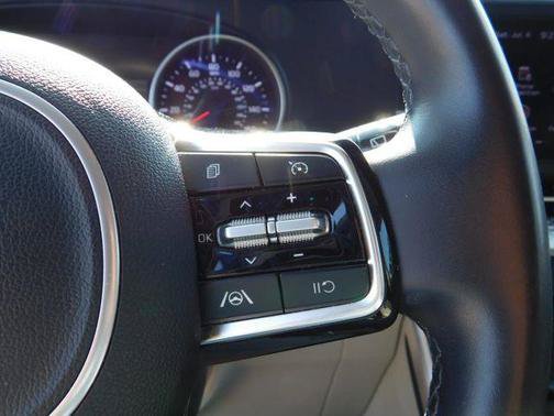 Used 2024 Kia Carnival LX FWD image 19
