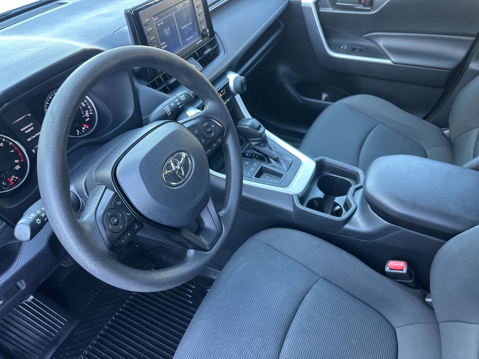 Used 2021 Toyota RAV4 LE FWD image 10