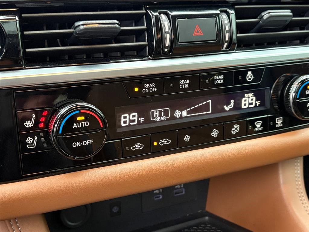 Used 2025 Nissan Pathfinder Platinum image 16