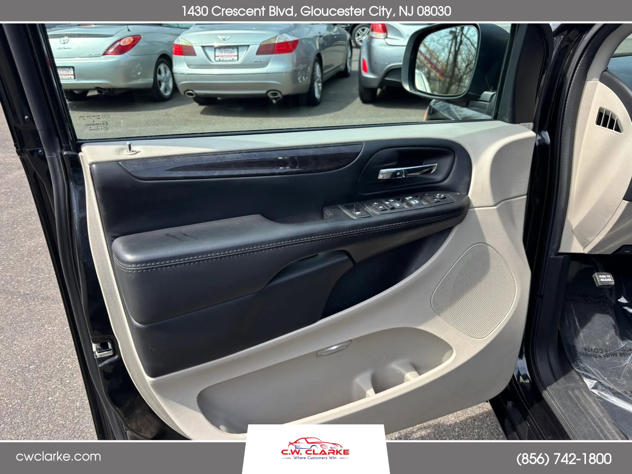Used 2018 Dodge Grand Caravan SE w/ UConnect Hands-Free Group image 11