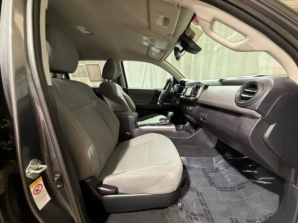 Certified 2019 Toyota Tacoma SR5 AWD/4WD image 18