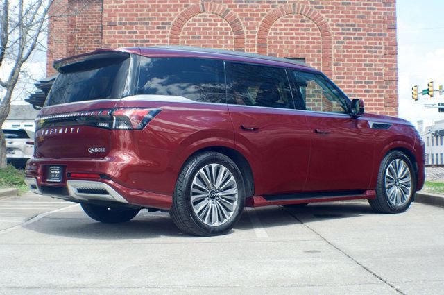Used 2025 INFINITI QX80 Sensory AWD/4WD image 5