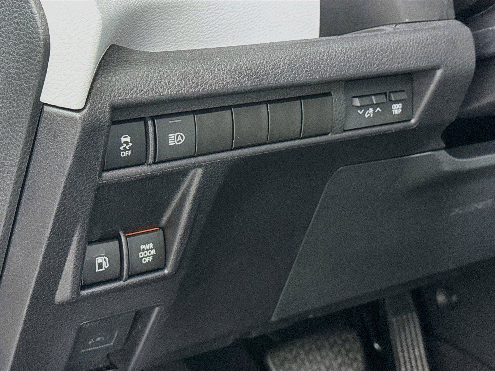 Certified 2025 Toyota Sienna XLE FWD image 16