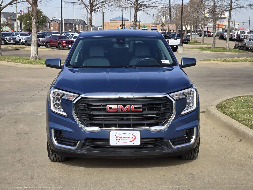 Used 2024 GMC Terrain SLE w/ Fleet Convenience Package image 3