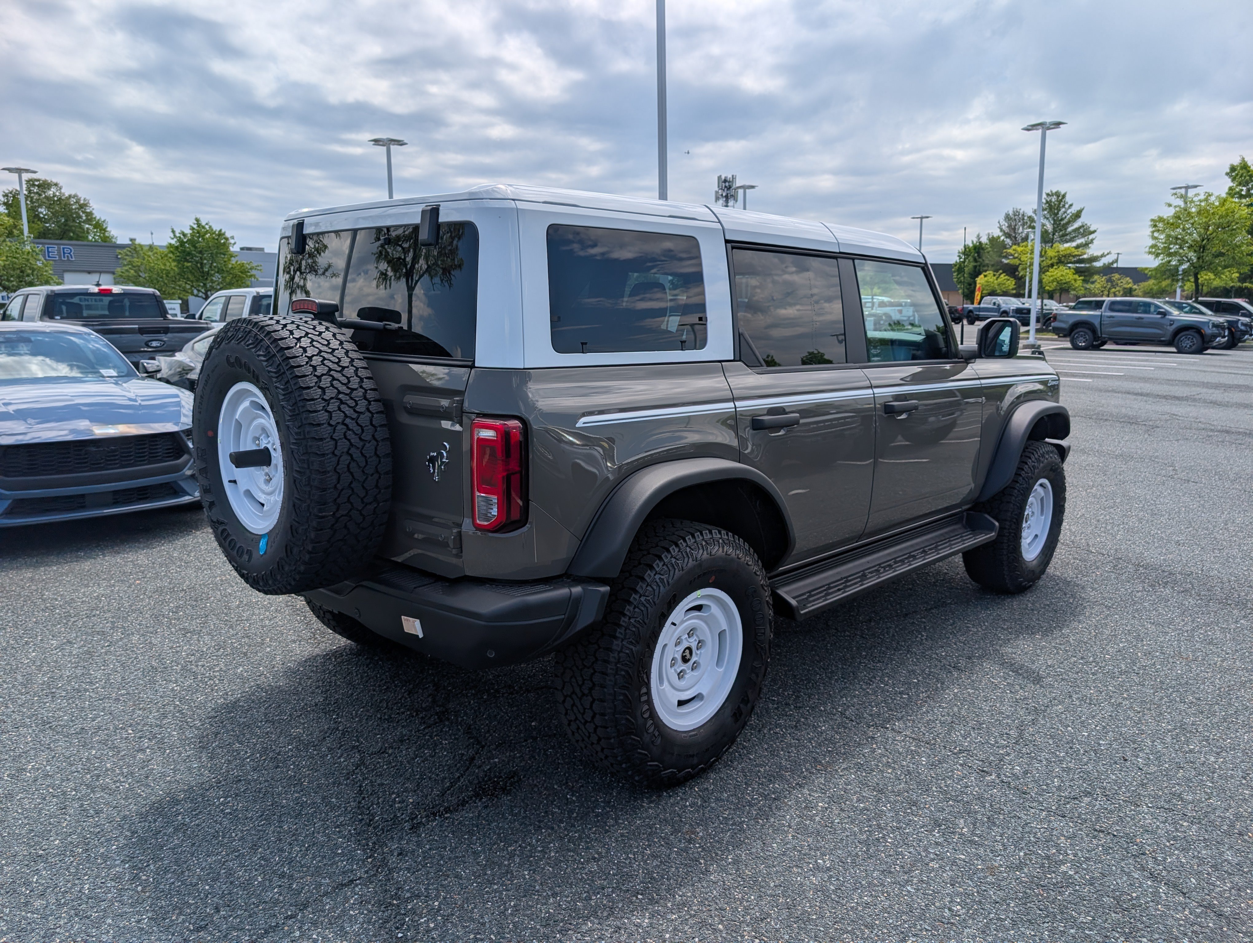 New 2026 Ford Bronco Heritage Edition AWD/4WD image 2