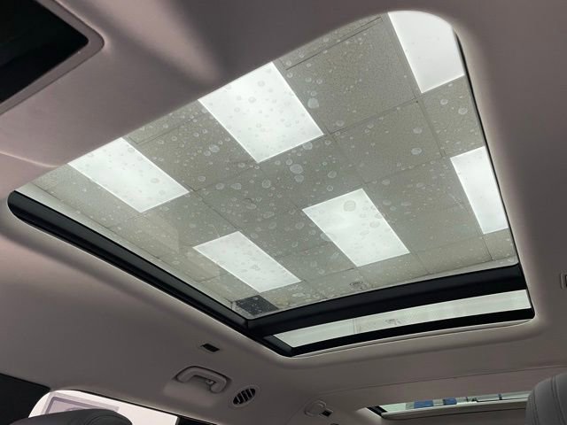 Used 2023 Land Rover Defender 130 SE image 24