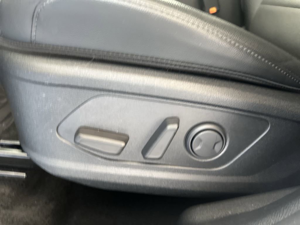 Used 2025 Kia Sportage SX image 16